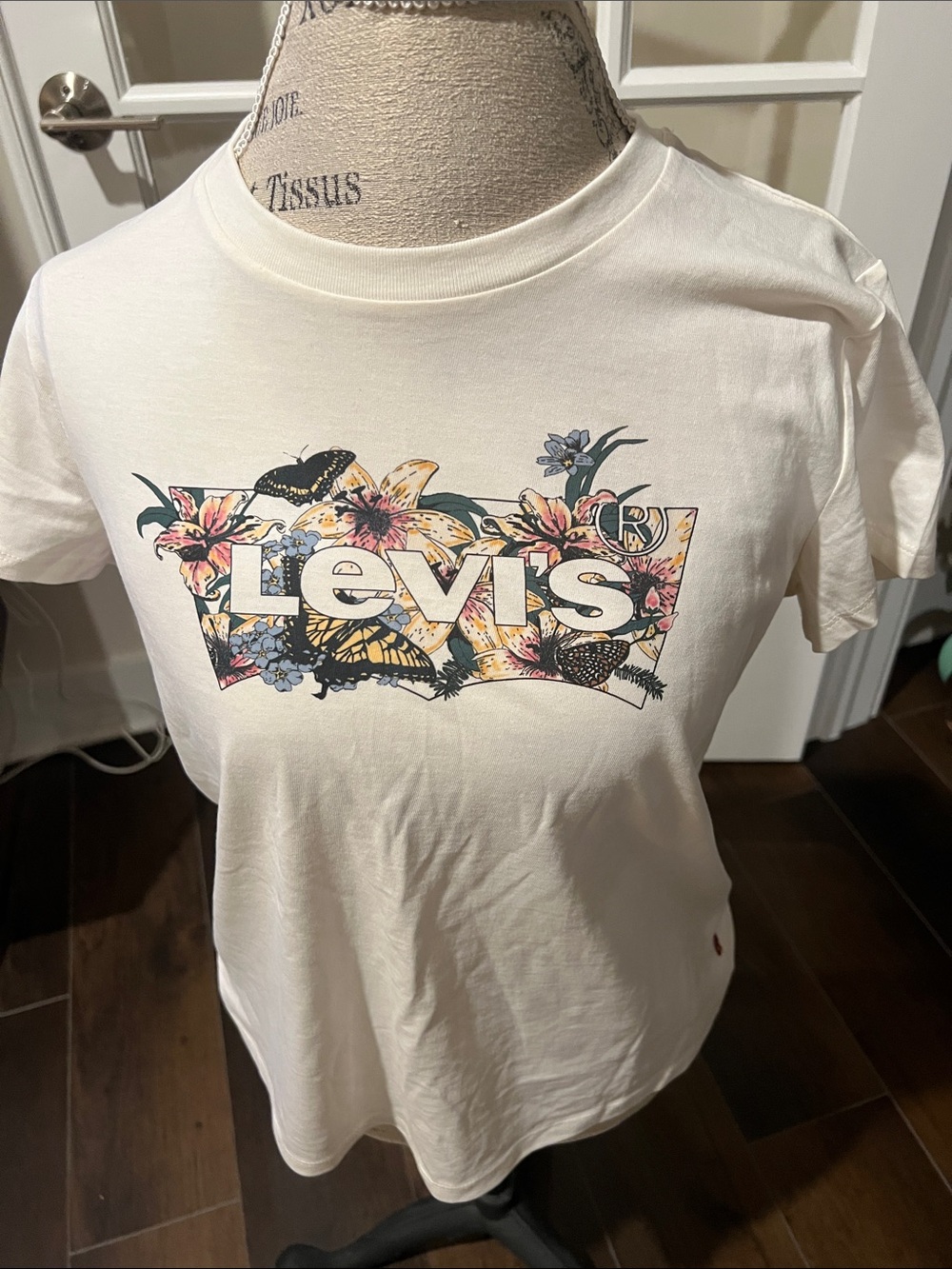 Levi's Cream Tee with Multicolor Floral Logo